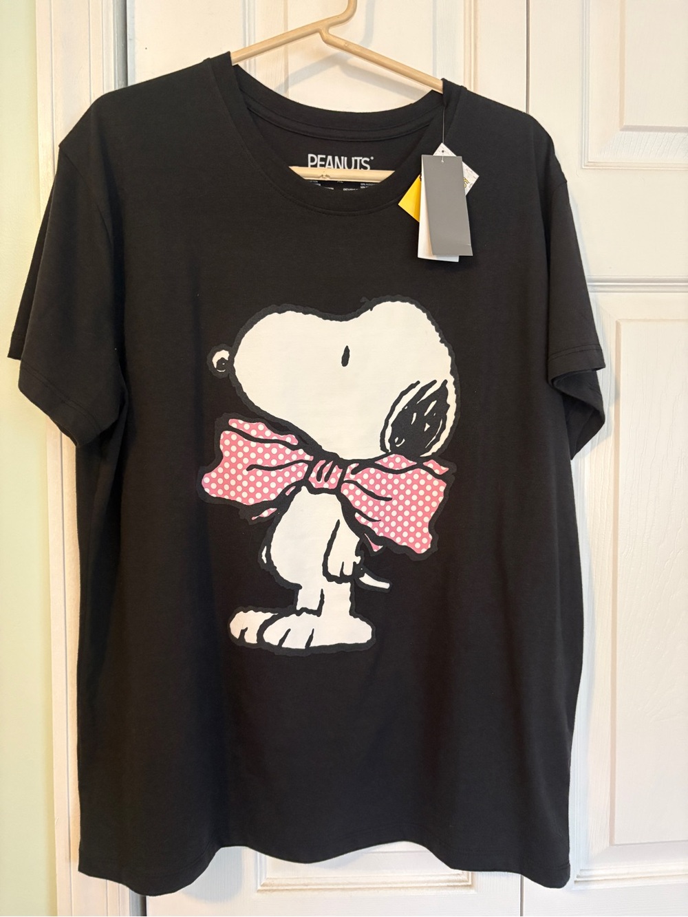 Peanuts Women’s Black Snoopy Tee with Pink Bow